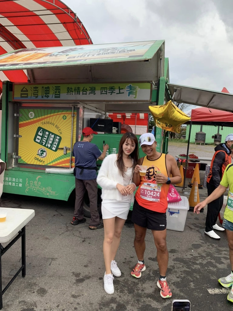 台灣野孩子 野跑協會 鹿港台灣玻璃｜館路跑活動啤酒車