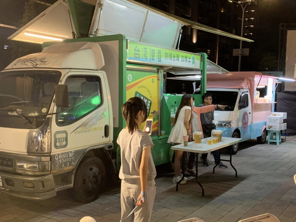 信實地產十週年家庭日｜行動啤酒車