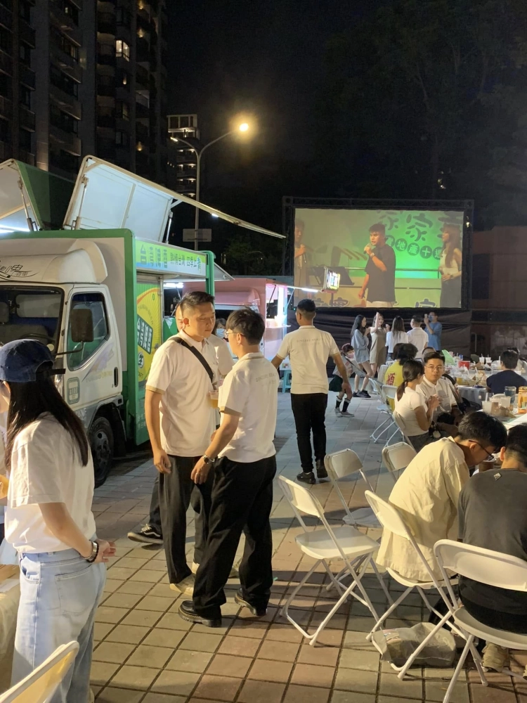 信實地產十週年家庭日｜行動啤酒車