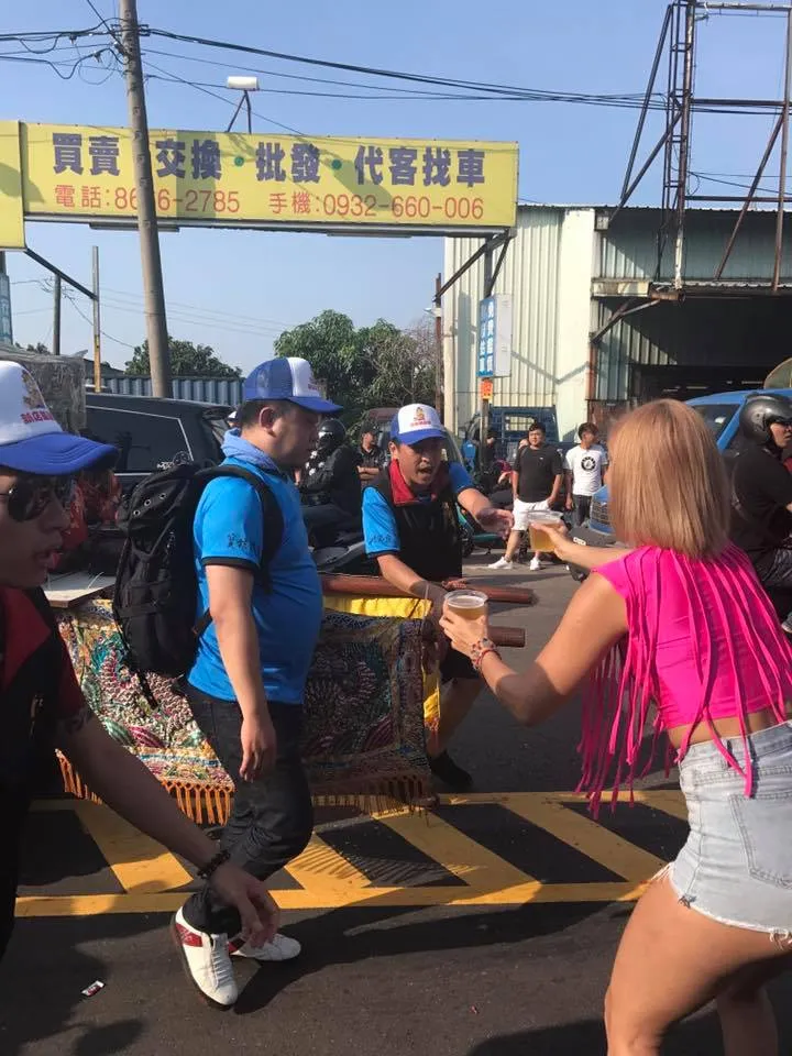 新店寶億土地開發 慈龍宮遶境｜行動啤酒車
