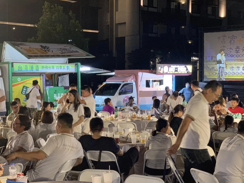 信實地產十週年家庭日｜行動啤酒車