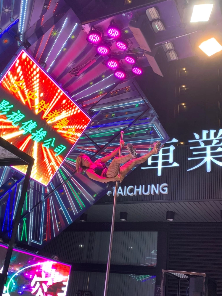 脂板前企業碧鋭特車體美容 春酒聯歡晚會｜春酒啤酒車