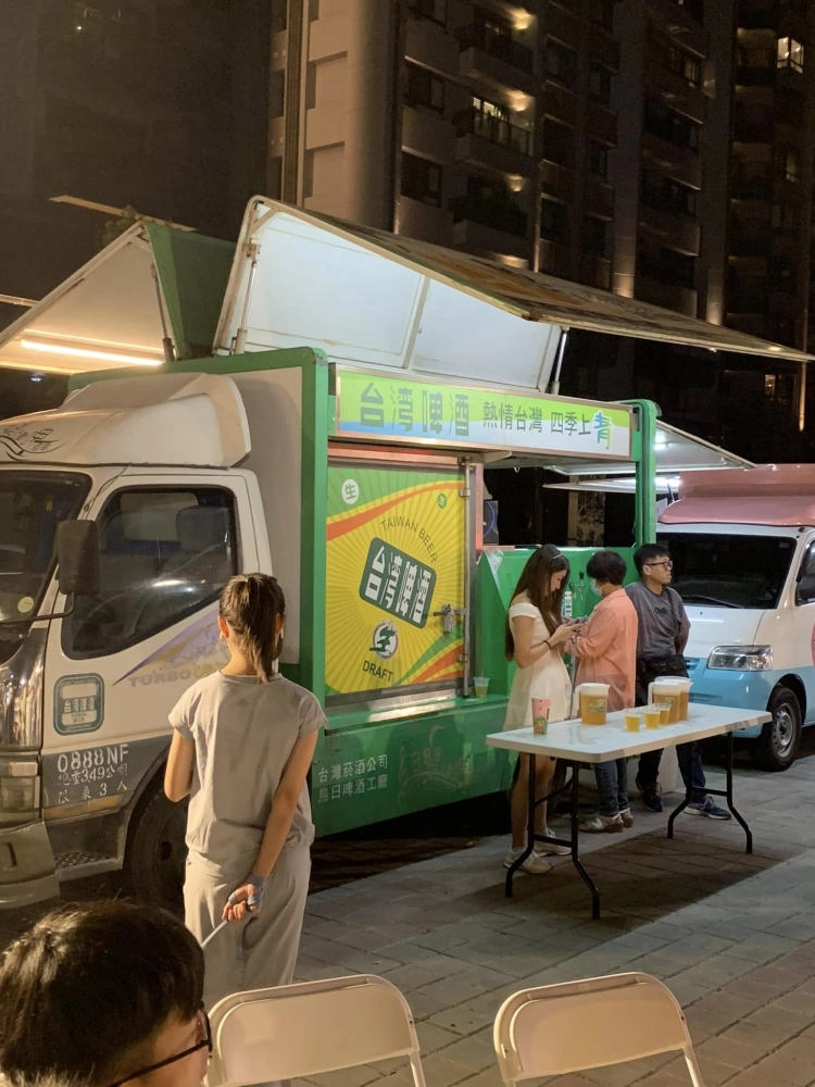 信實地產十週年家庭日｜行動啤酒車