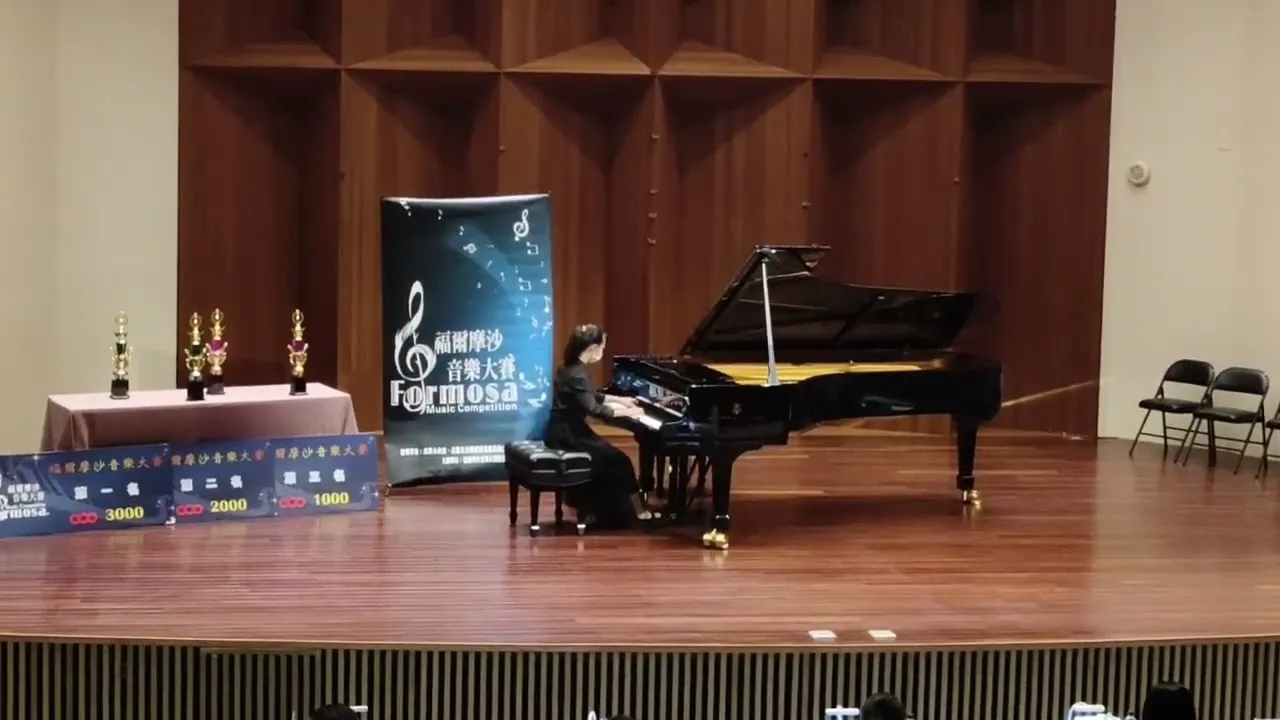 王同學-福爾摩沙音樂大賽國小高年級音樂班特優第一名、大台南音樂大賽國小高年級音樂班第三名(莫札特土耳其進行曲)