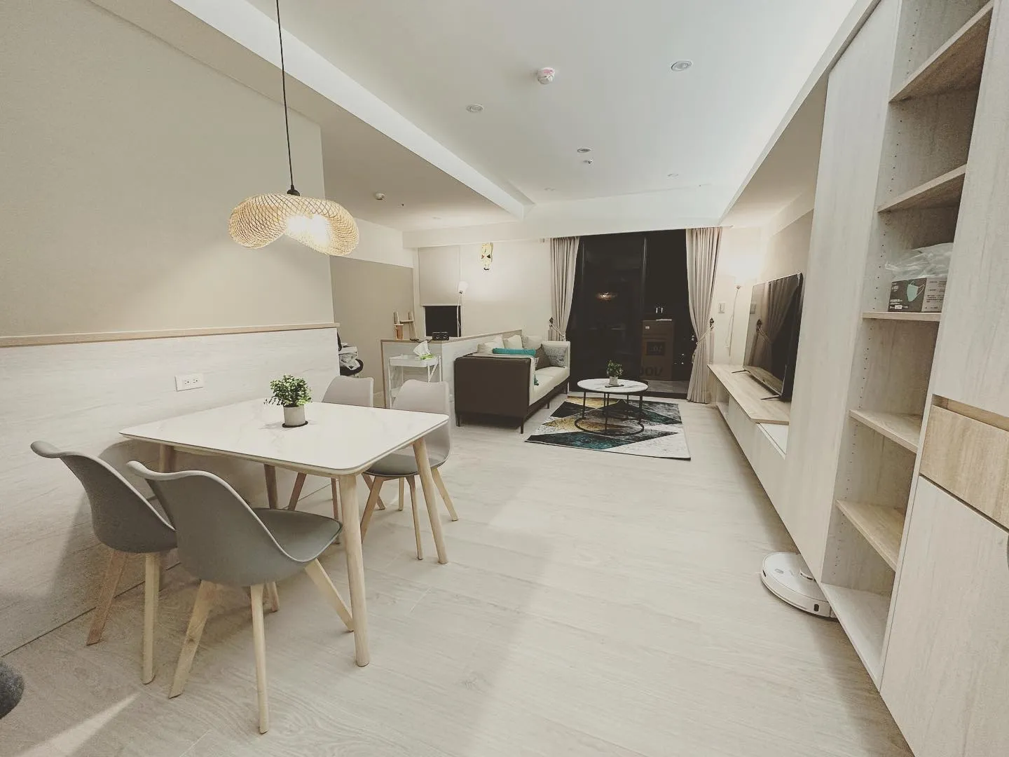 客廳系統櫃｜電視牆｜玄關組合櫃｜住家空間規劃