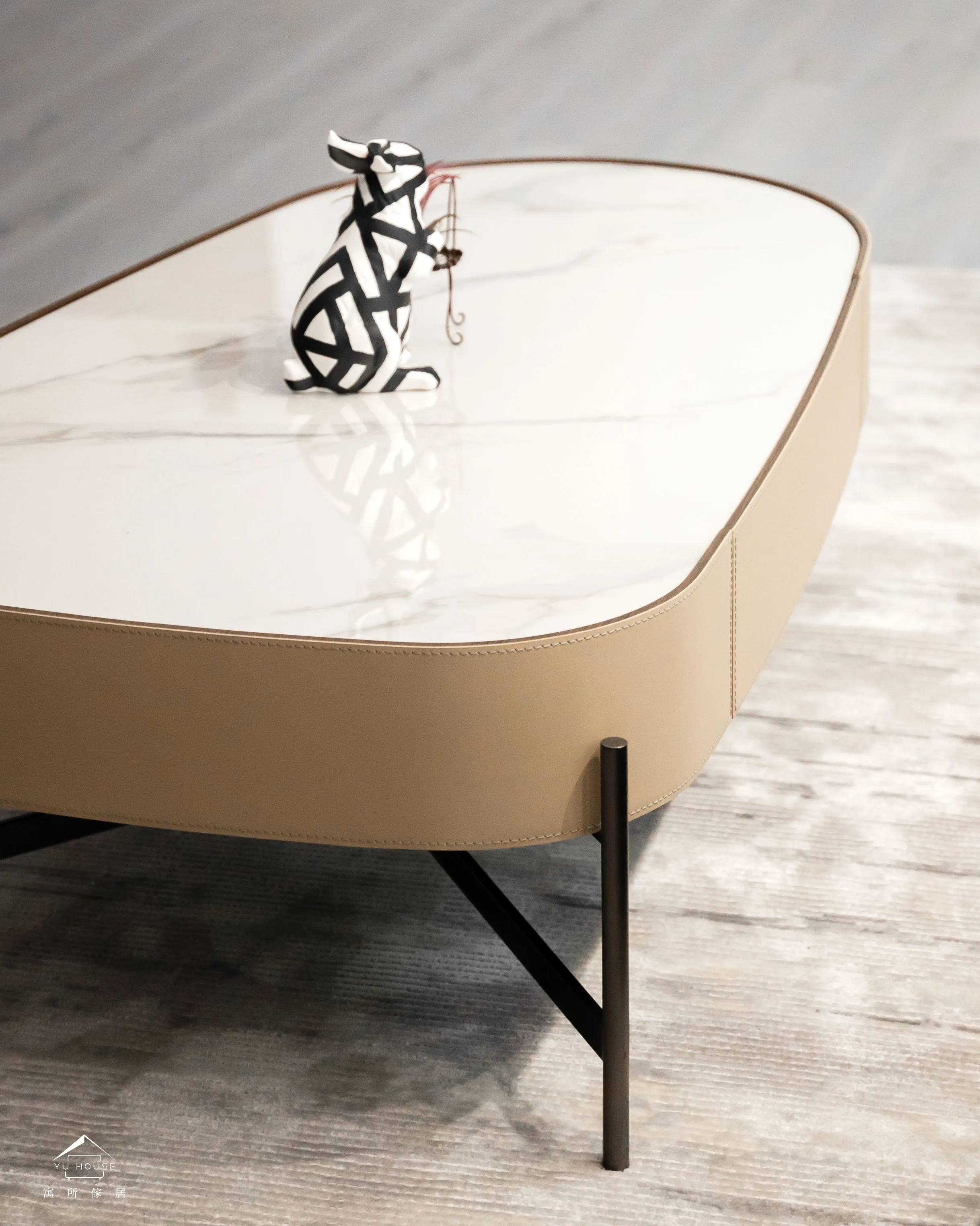 馬鞍皮茶几