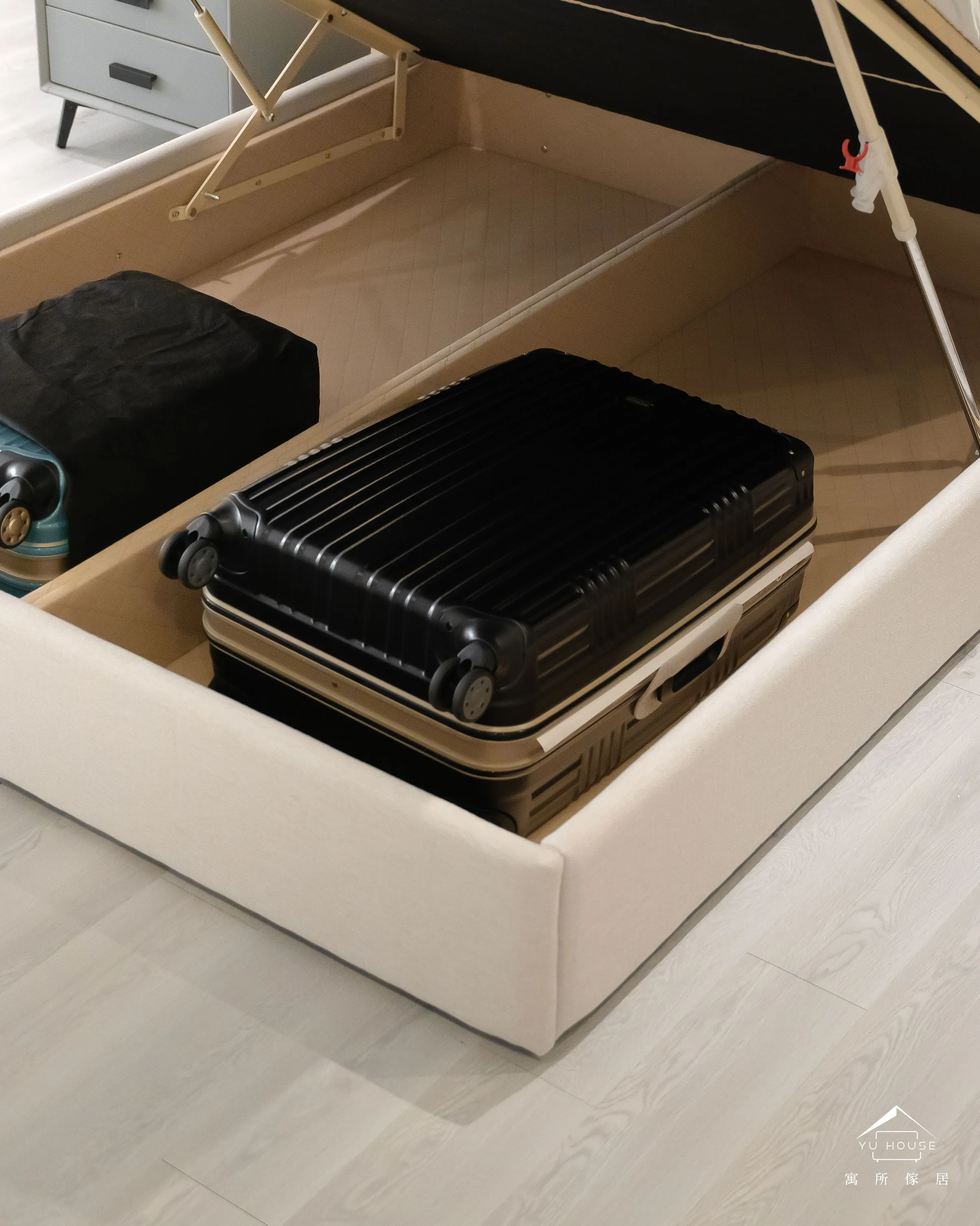 寶寶掀床 — 6x7