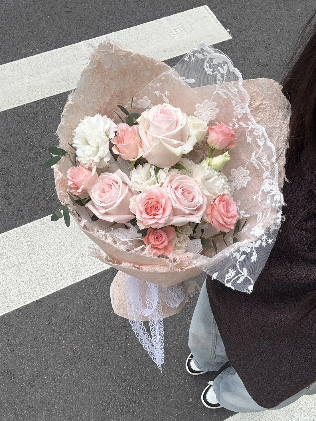 蕾絲粉系玫瑰鮮花花束
