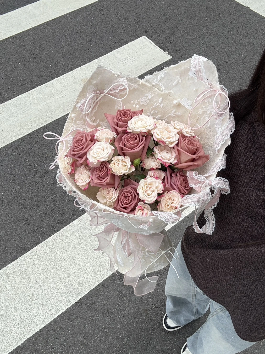 貓耳蕾絲進口玫瑰鮮花花束