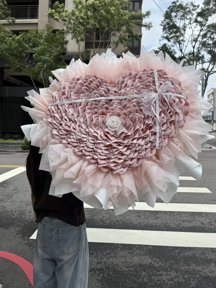 愛心有錢大花束 包含現金20000
