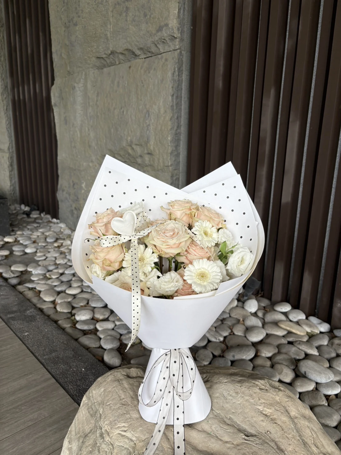 點點小愛心玫瑰鮮花花束