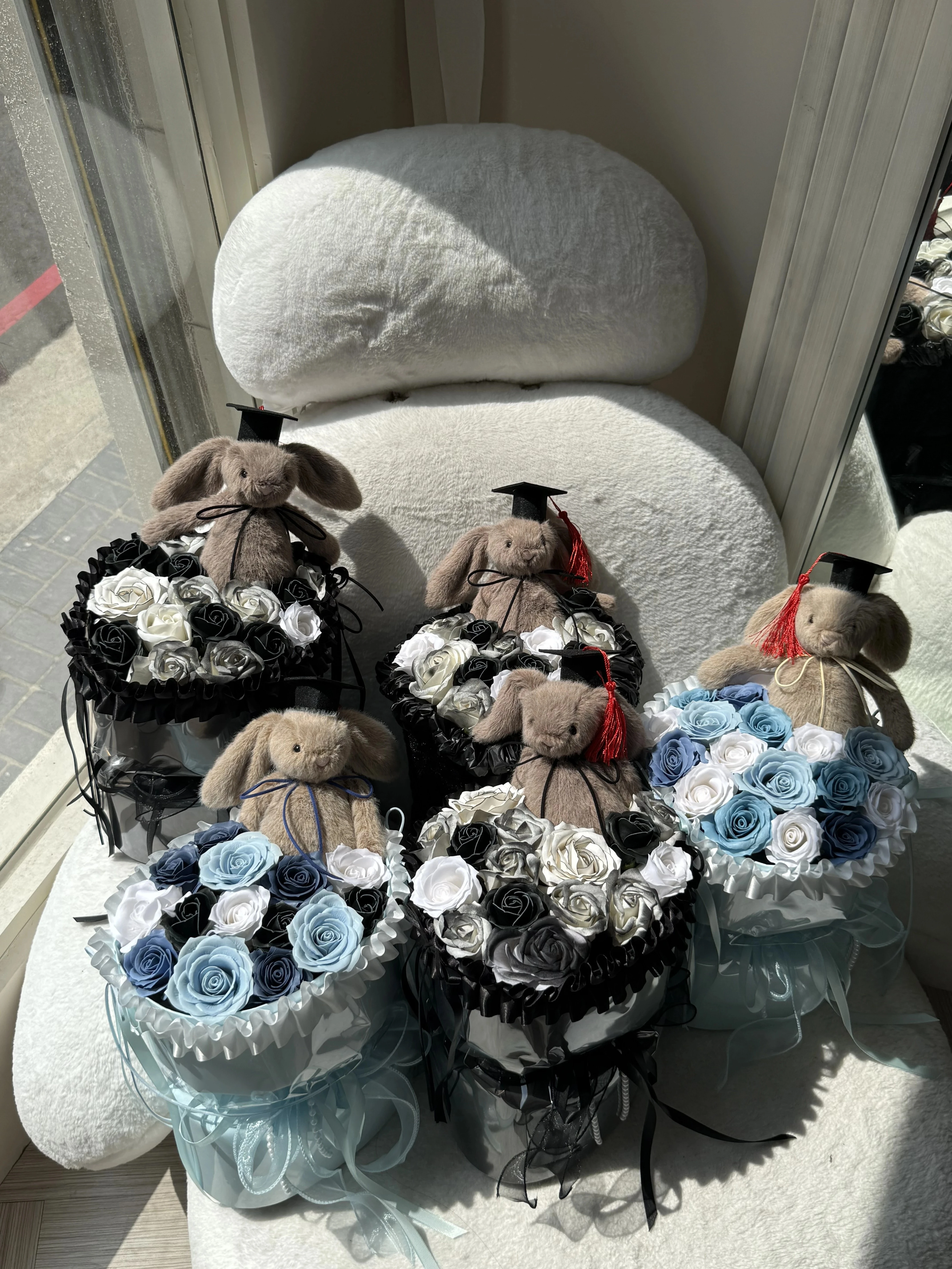 Jellycat畢業抱抱桶