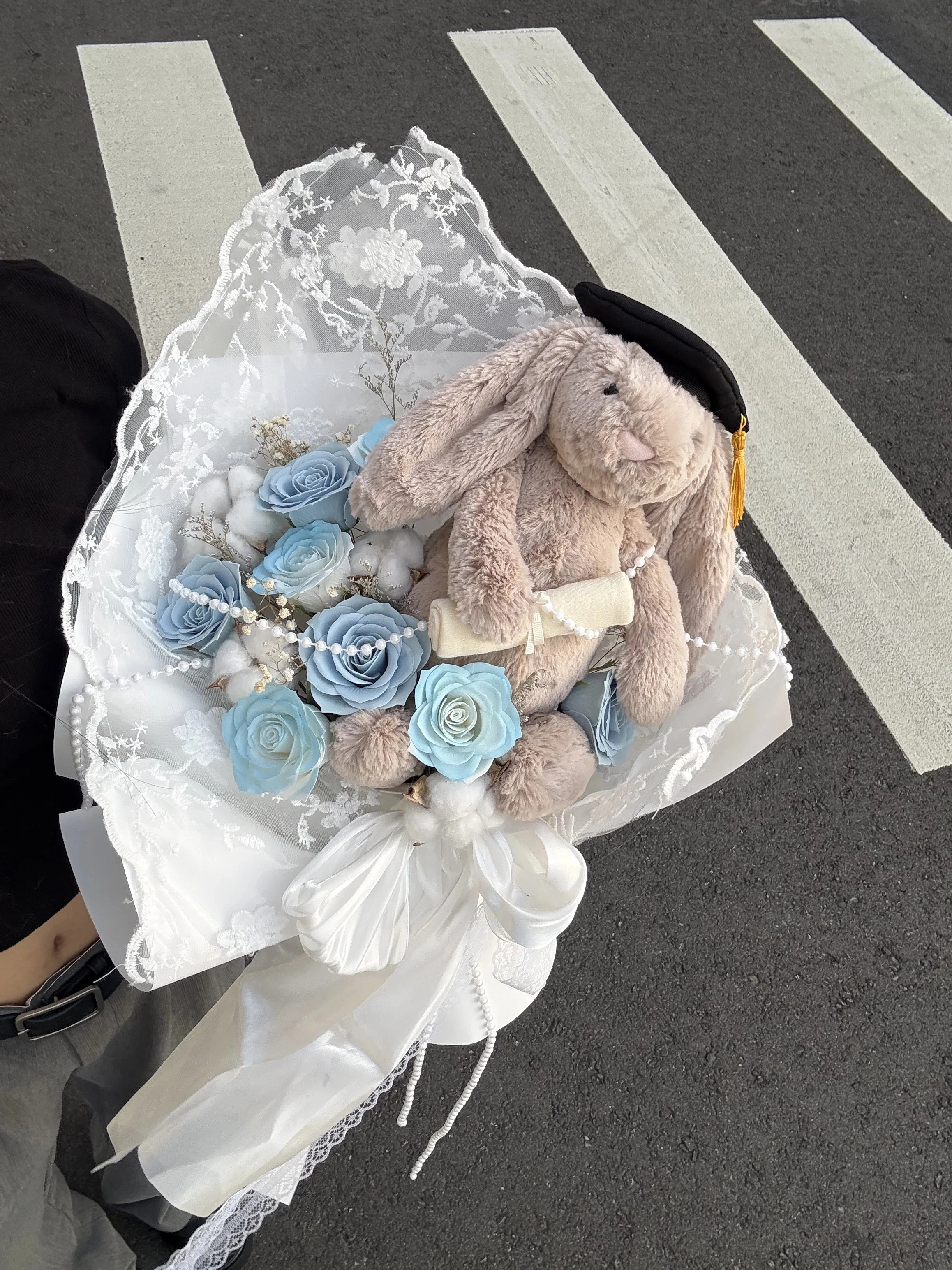 Jellycat畢業藍兔花