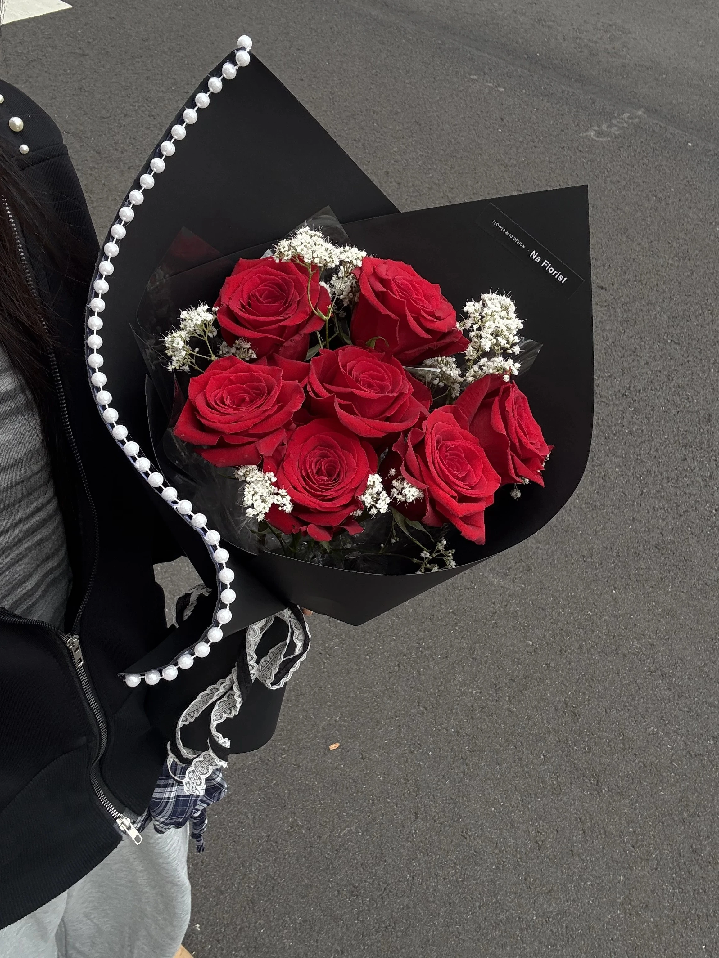 珍珠邊玫瑰鮮花