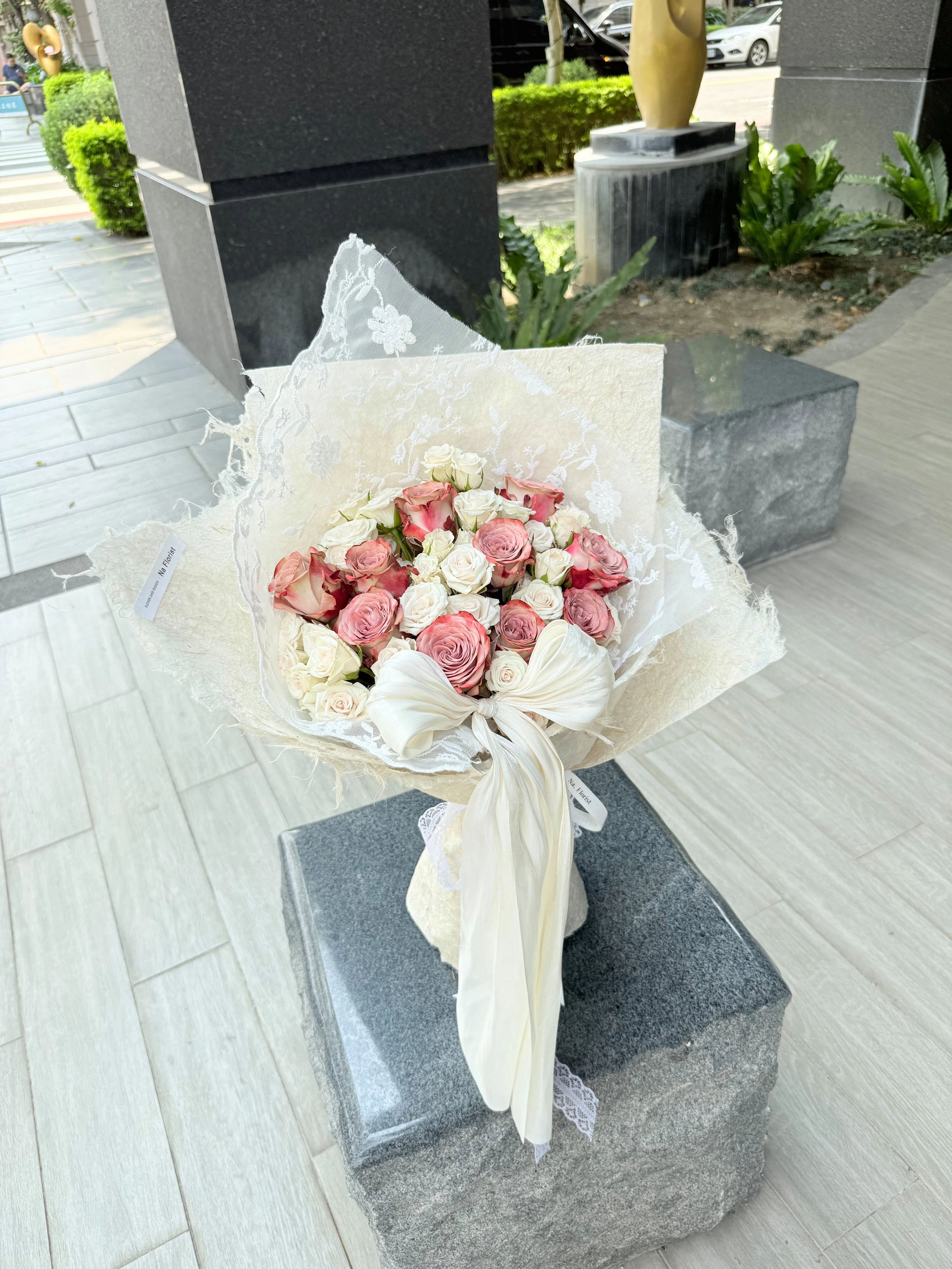 卡布奇諾蕾絲鮮花花束