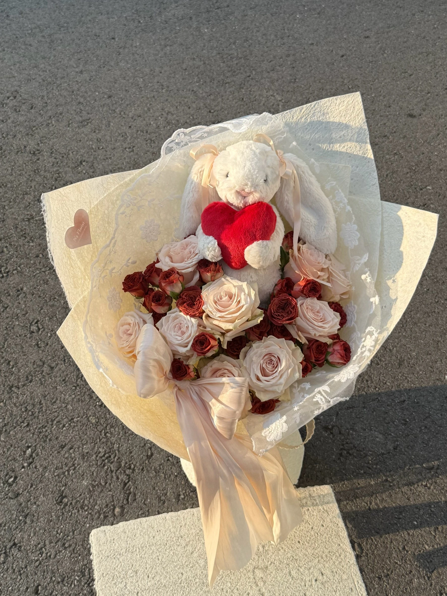  Jellycay愛心兔蕾絲卡布奇若花束