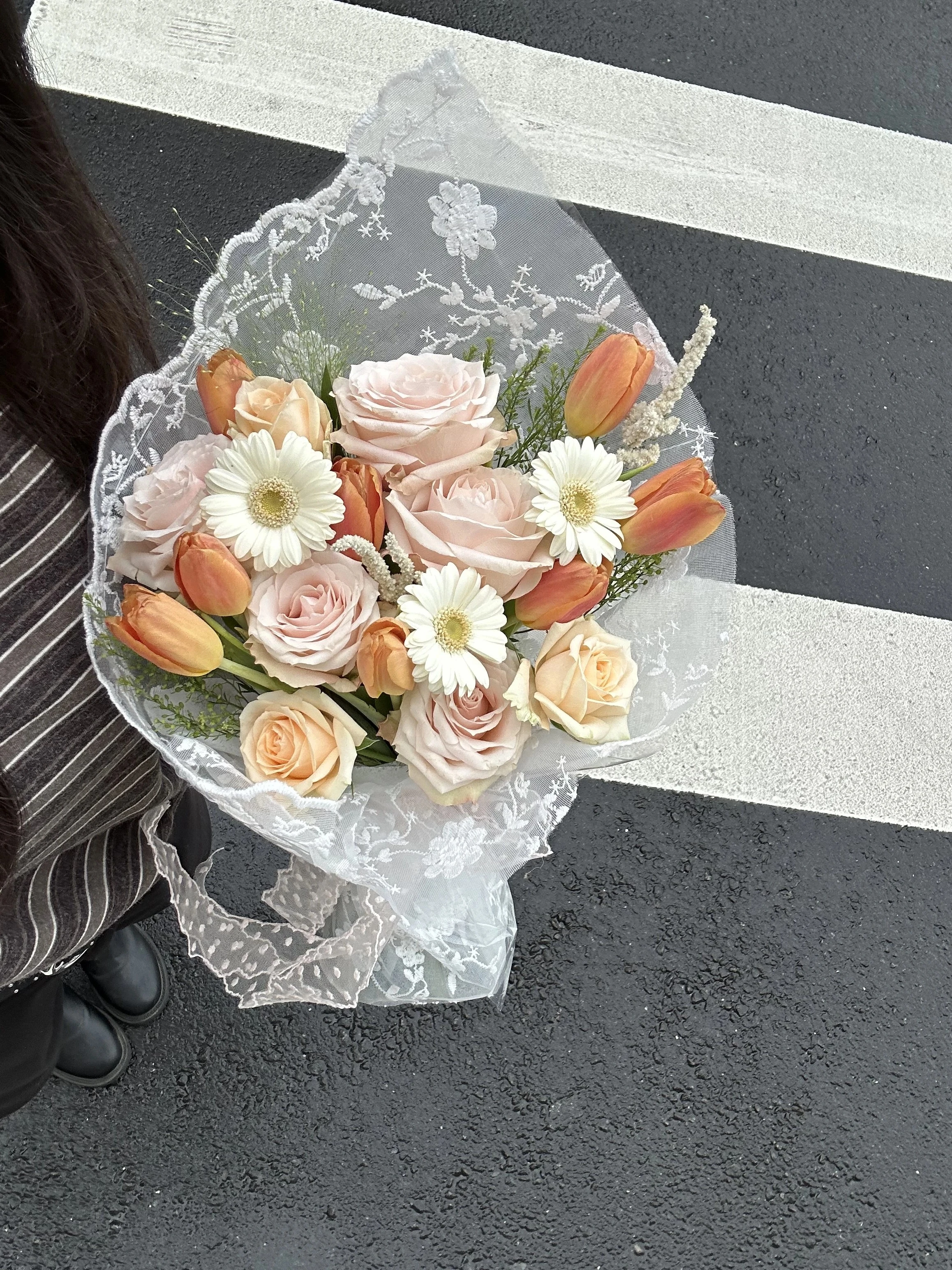 鬱金香蕾絲繽紛花束