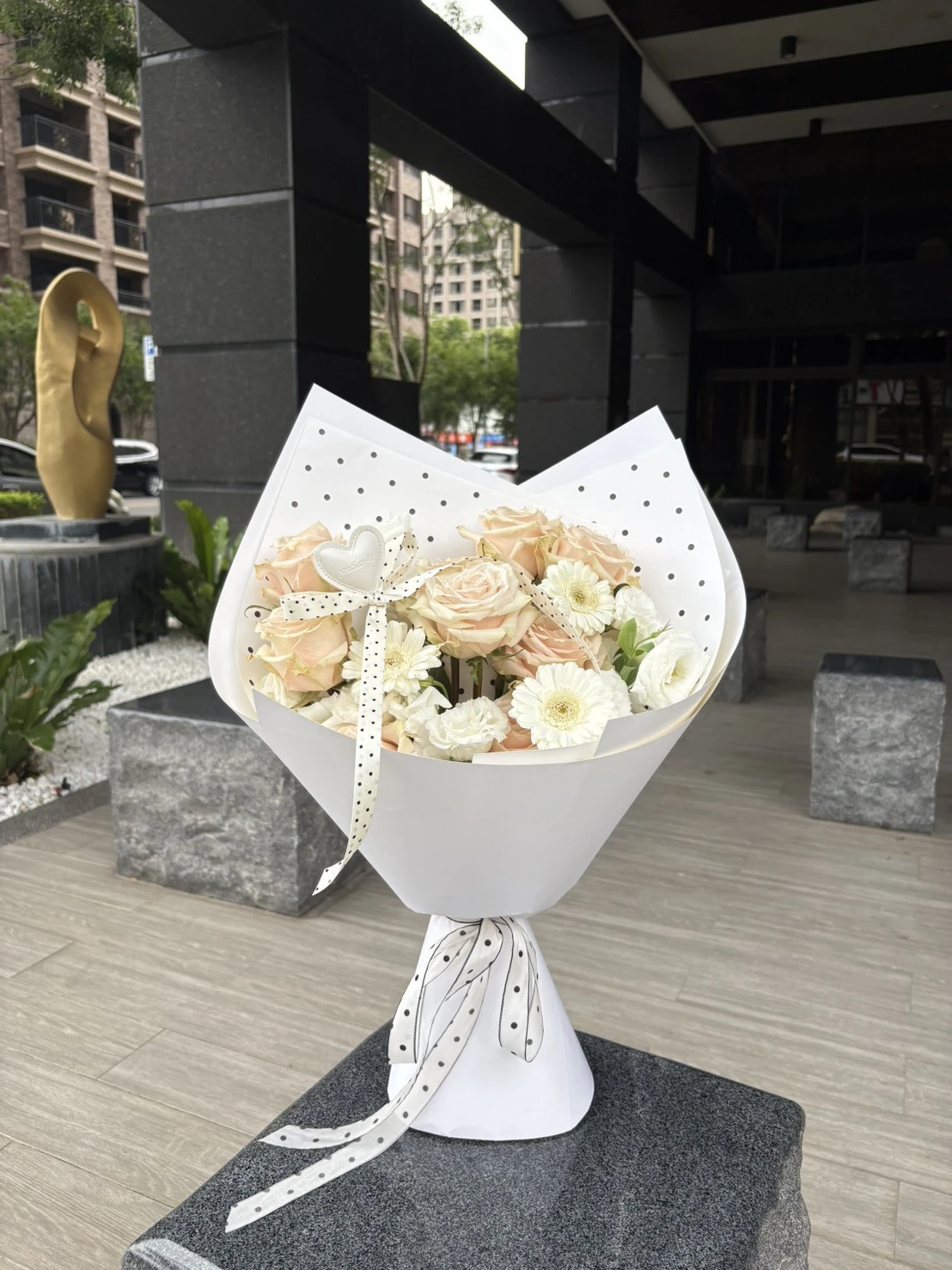 點點小愛心玫瑰鮮花花束