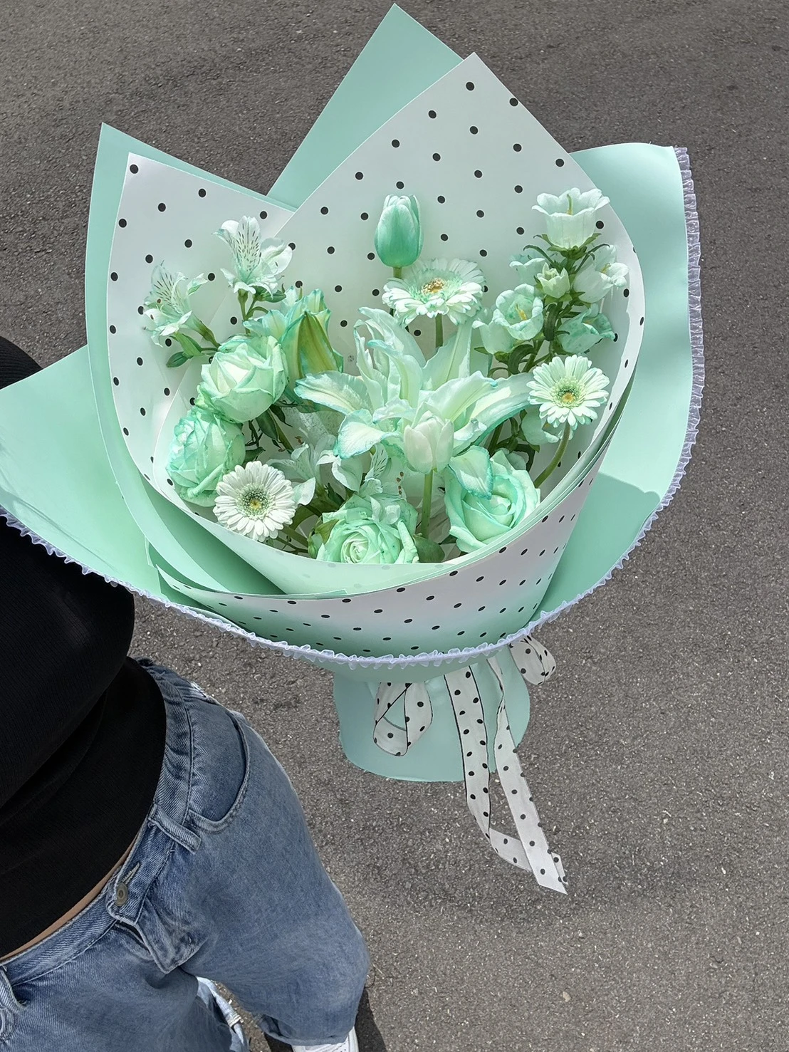 薄荷點點百合鮮花花束