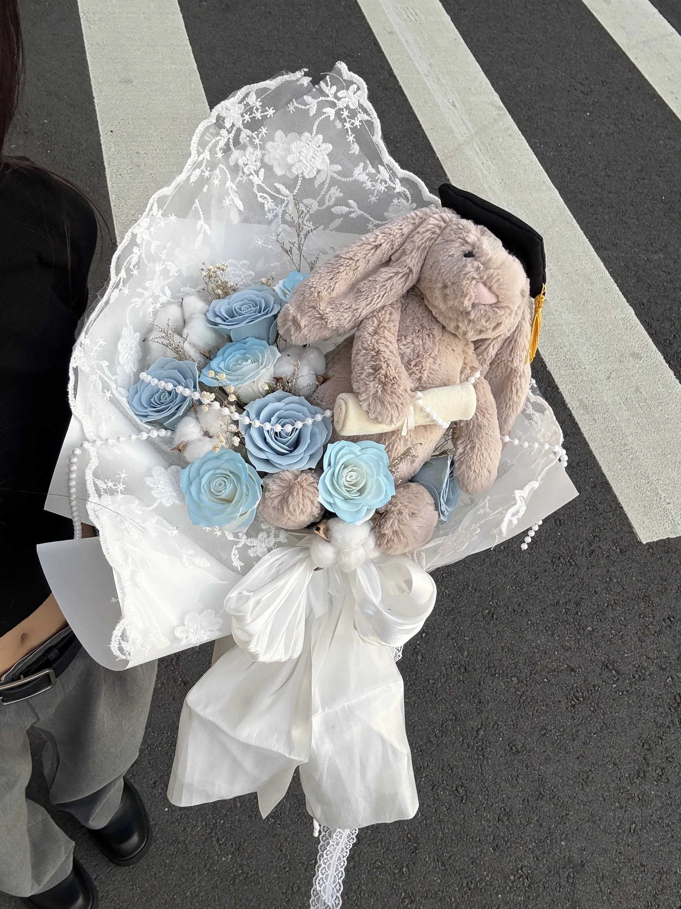 Jellycat畢業藍兔花