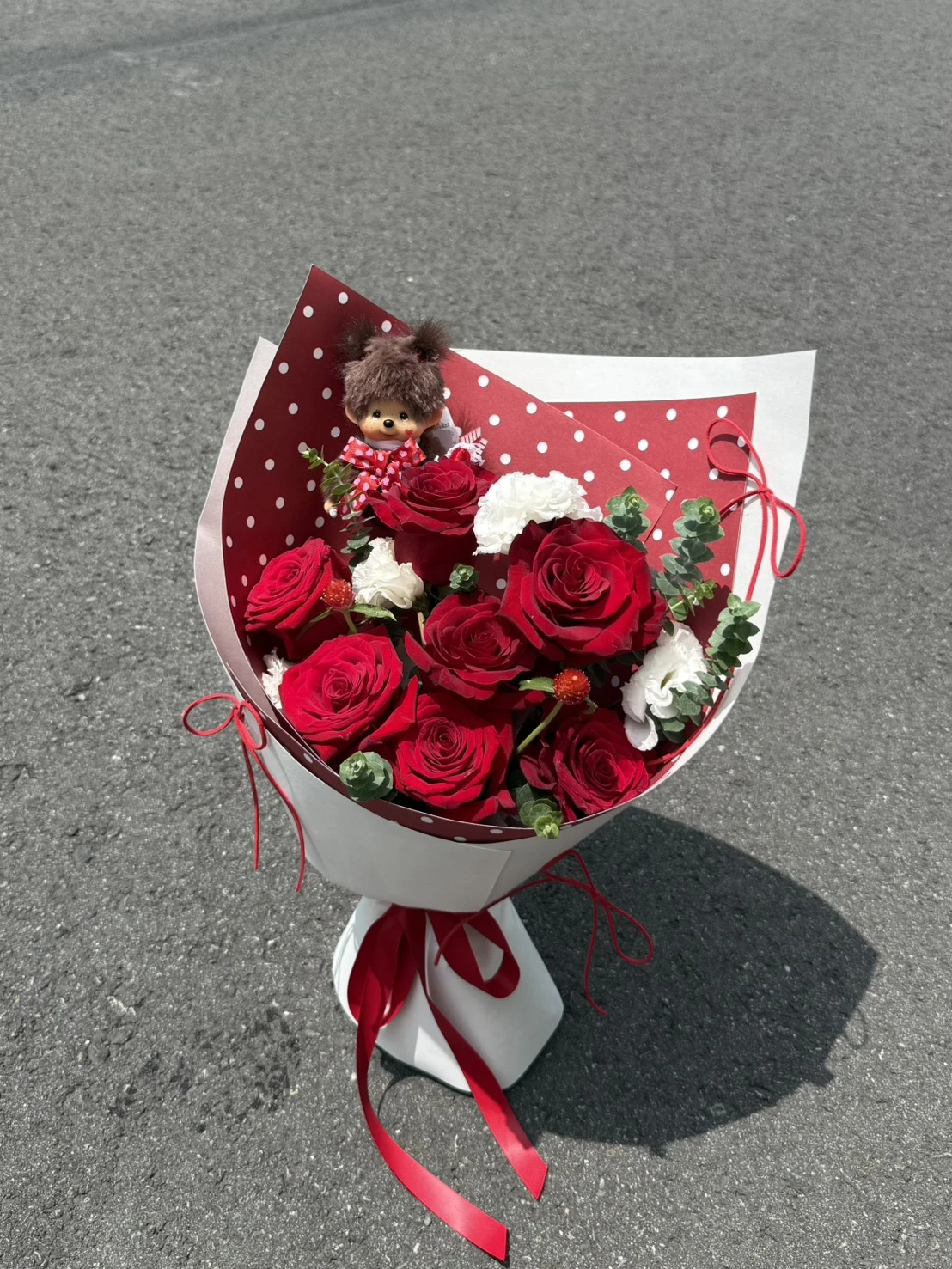 蒙奇奇紅玫瑰鮮花花束