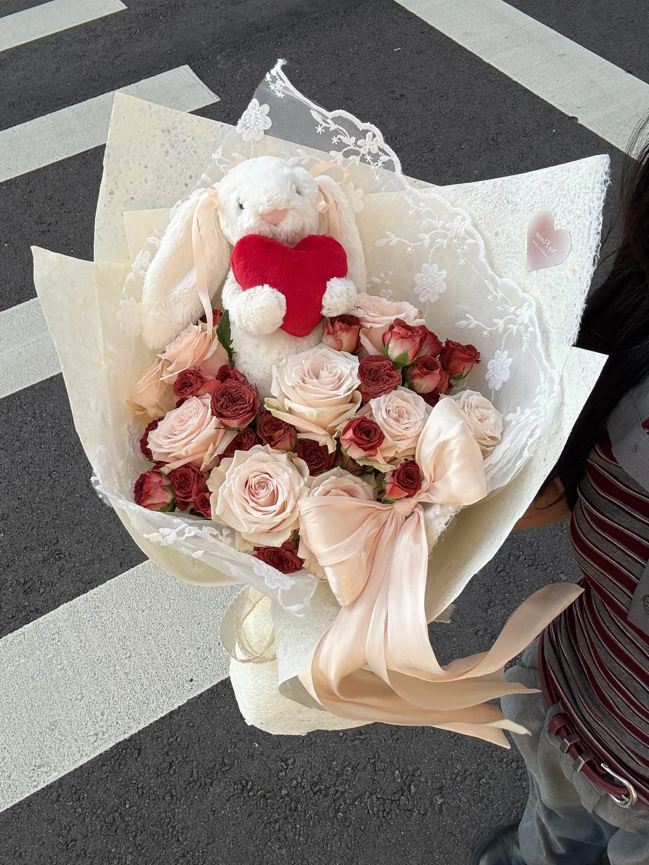  Jellycay愛心兔蕾絲卡布奇若花束