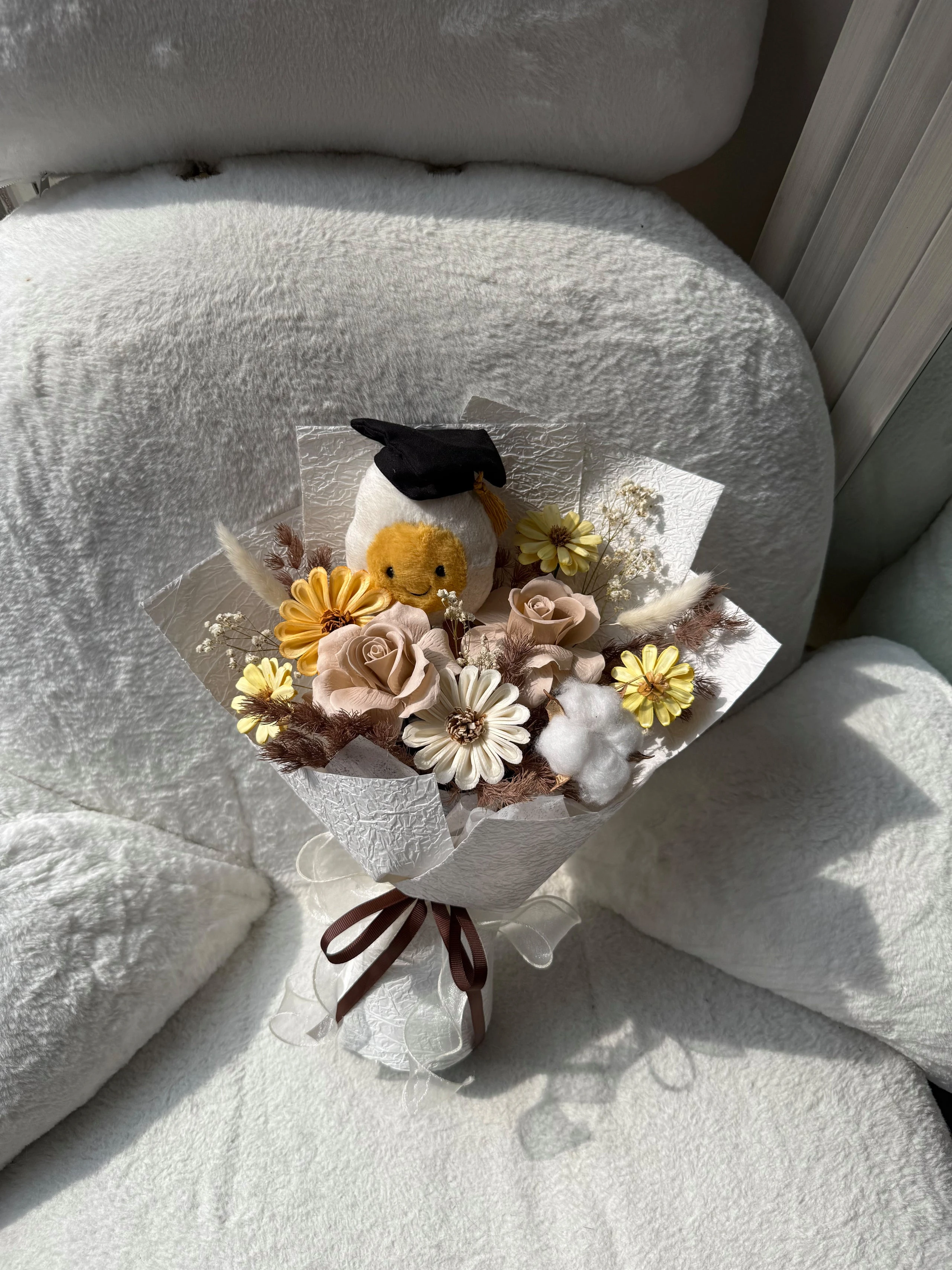 Jellycat畢業帽蛋花束