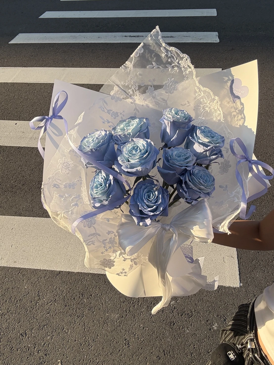 藍玫瑰鮮花蝴蝶花束
