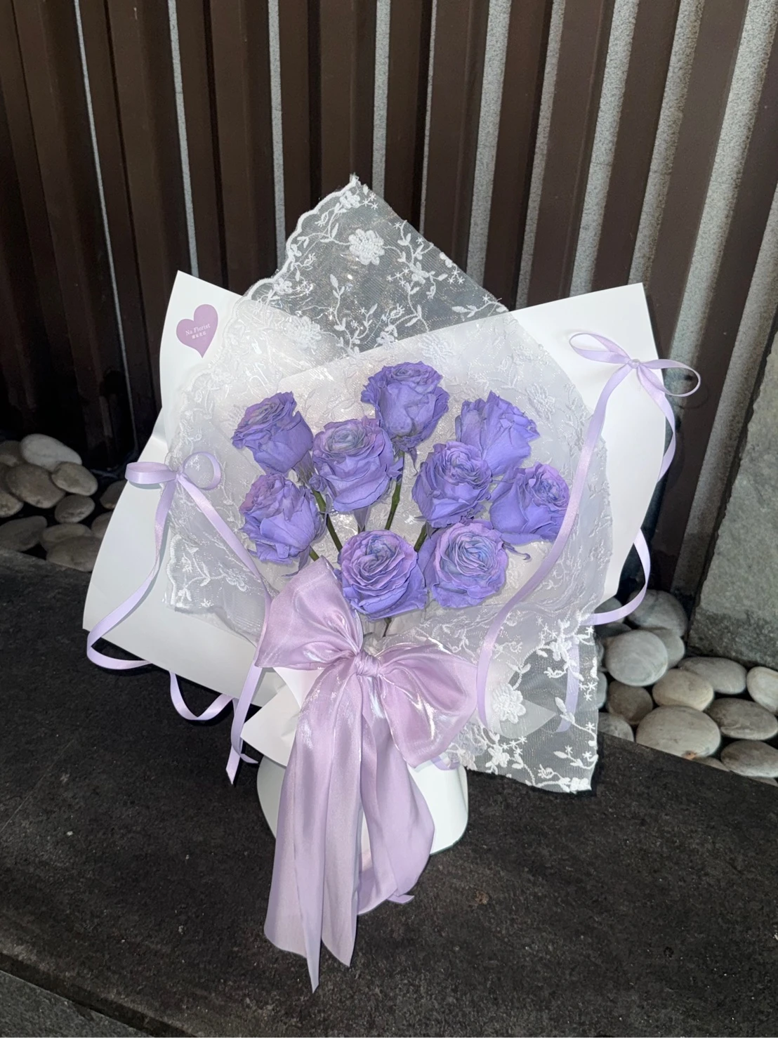 紫玫瑰鮮花蝴蝶花束