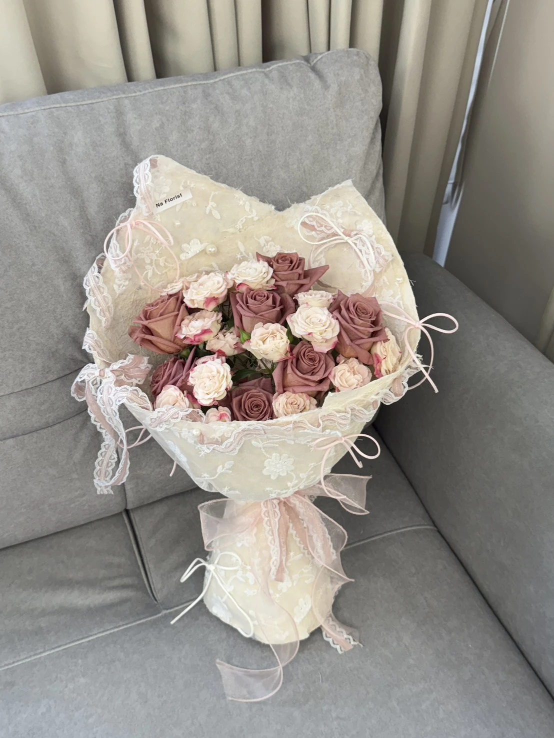 貓耳蕾絲進口玫瑰鮮花花束