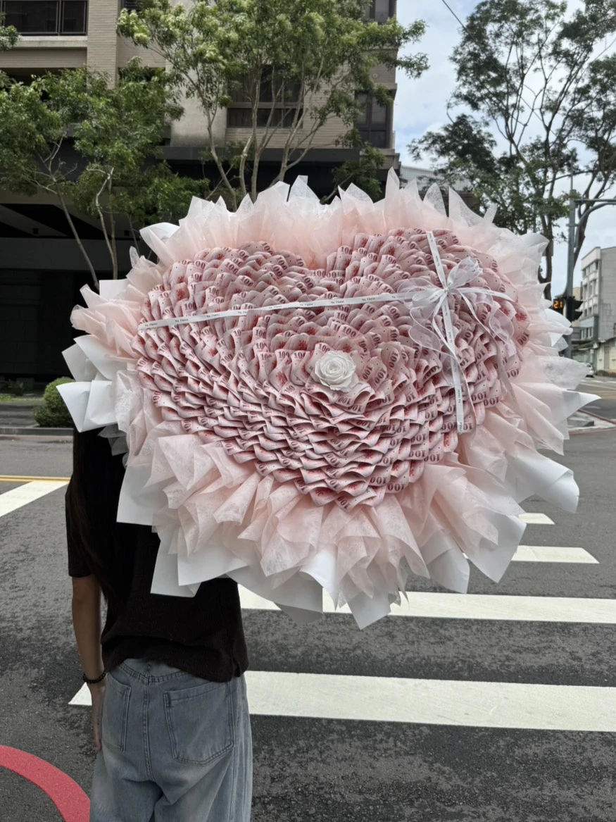 愛心有錢大花束 包含現金20000