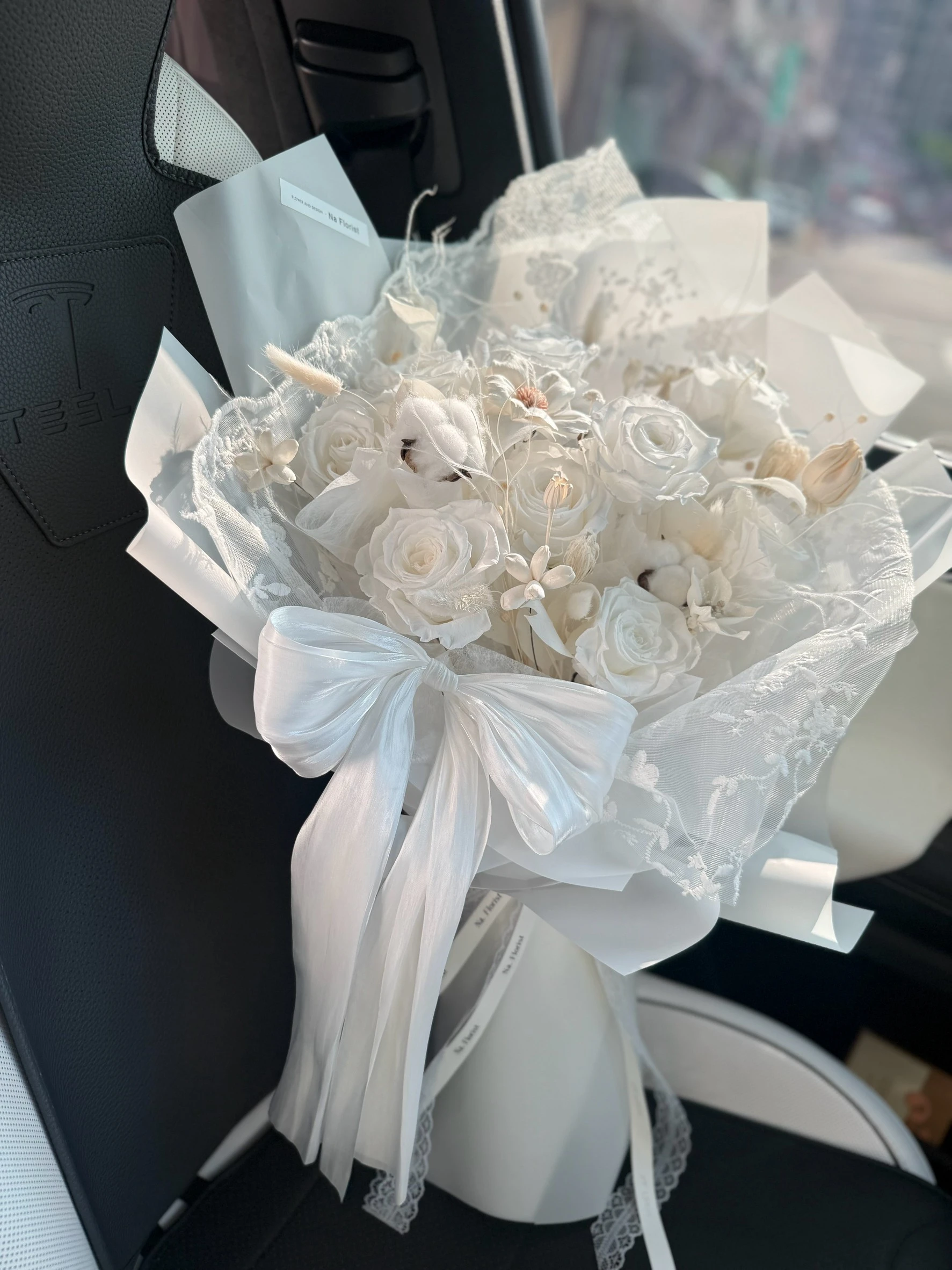 白玫瑰永生花蕾絲花束