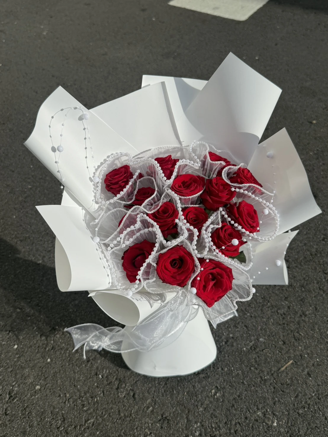 紅玫瑰珍珠鮮花花束
