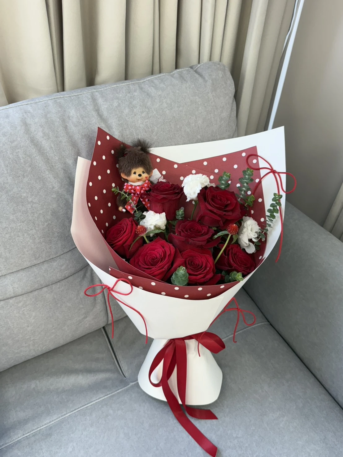 蒙奇奇紅玫瑰鮮花花束