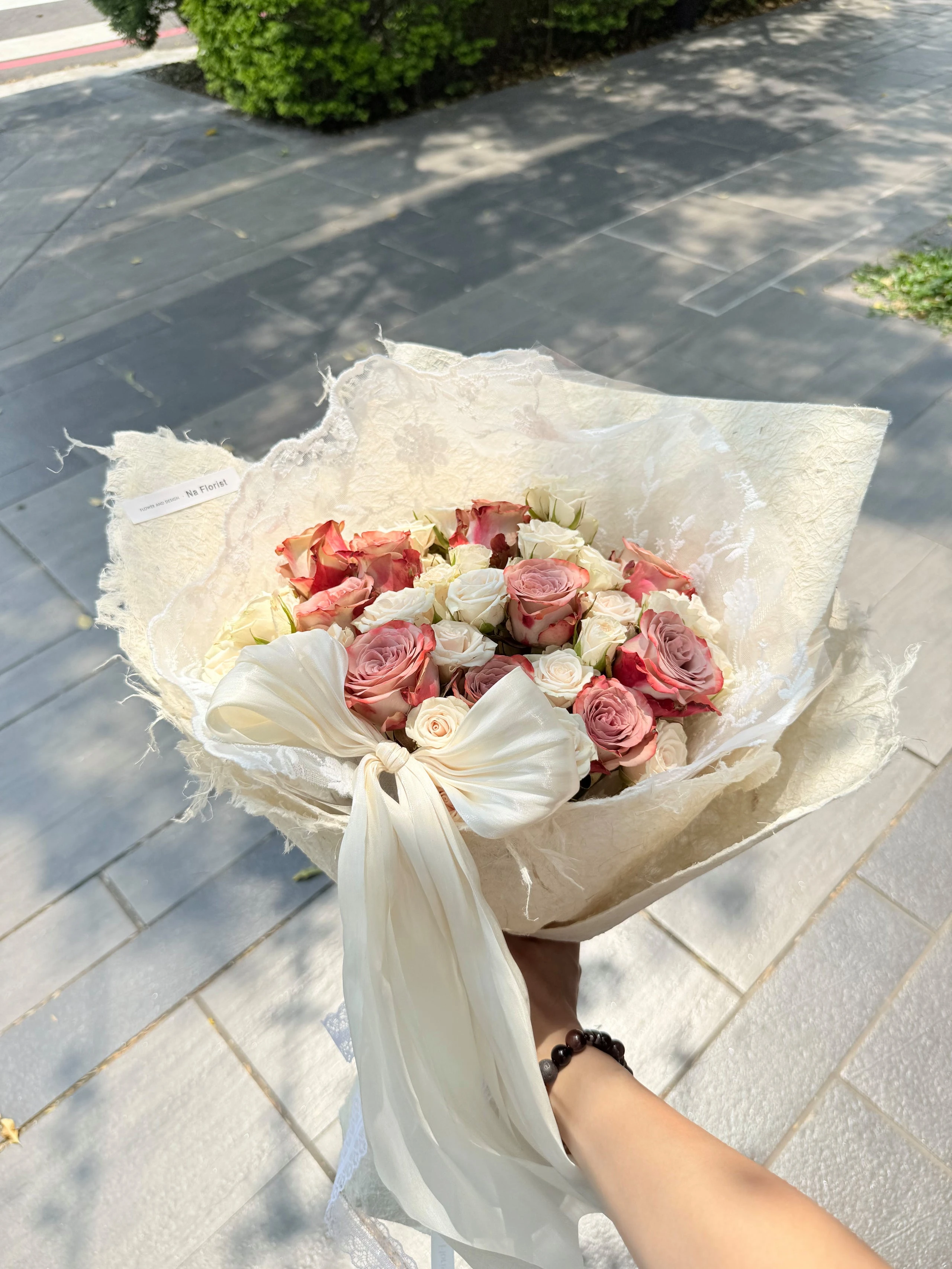 卡布奇諾蕾絲鮮花花束