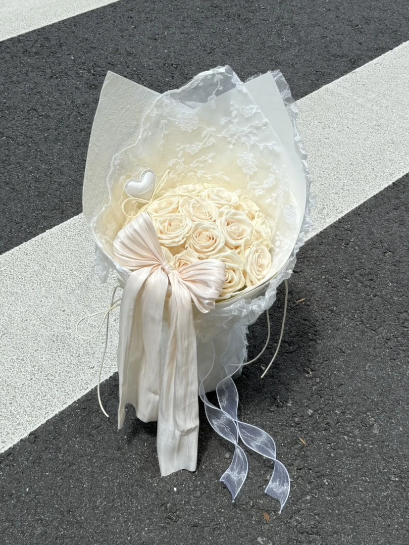 蝴蝶結玫瑰蕾絲鮮花花束