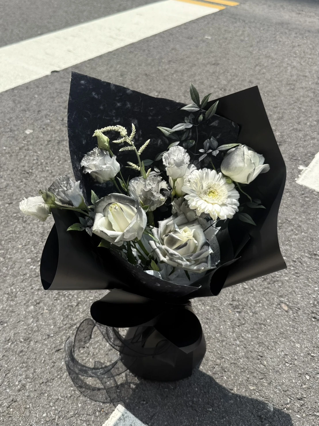  黑系質感玫瑰鮮花花束