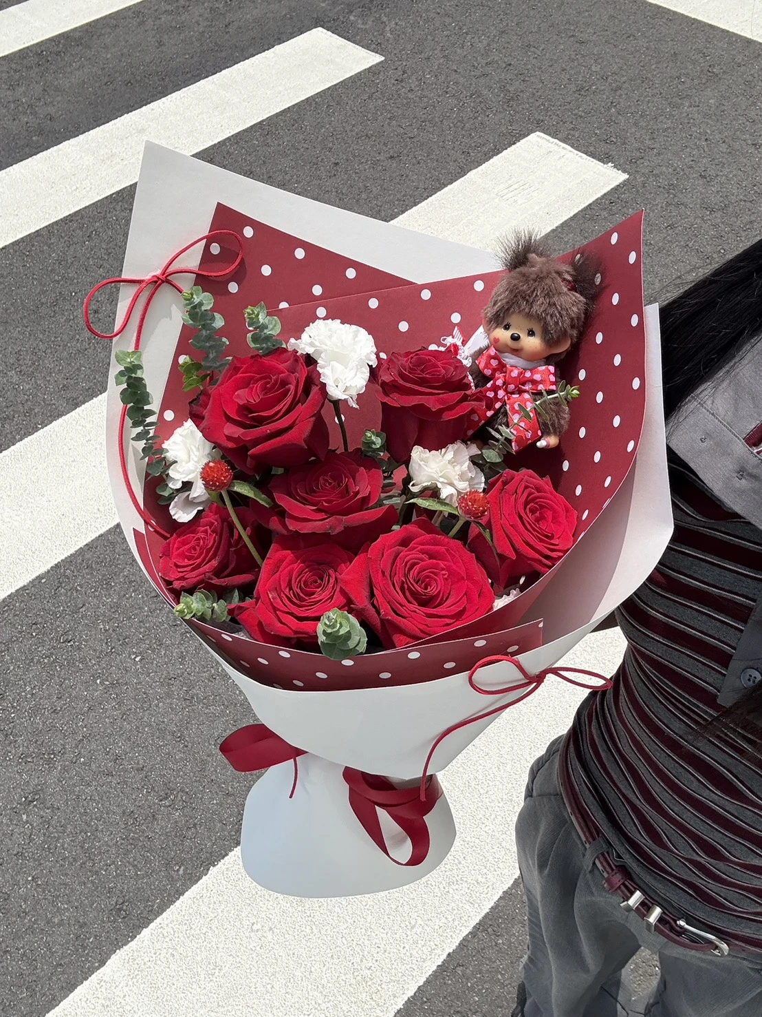 蒙奇奇紅玫瑰鮮花花束