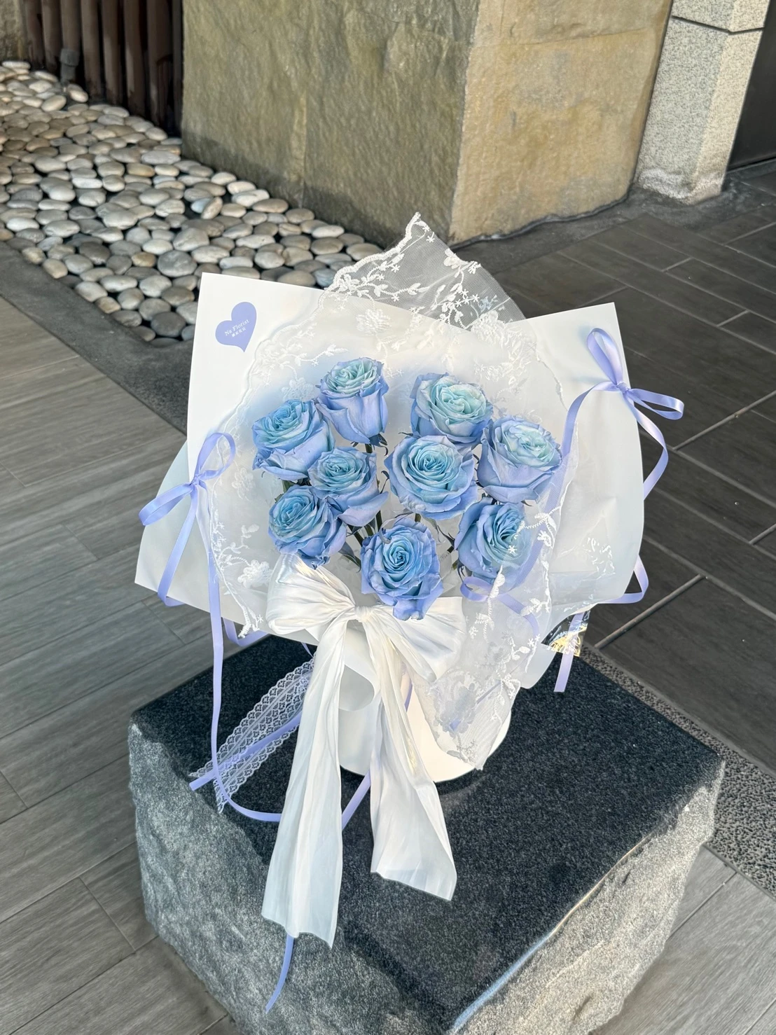 藍玫瑰鮮花蝴蝶花束