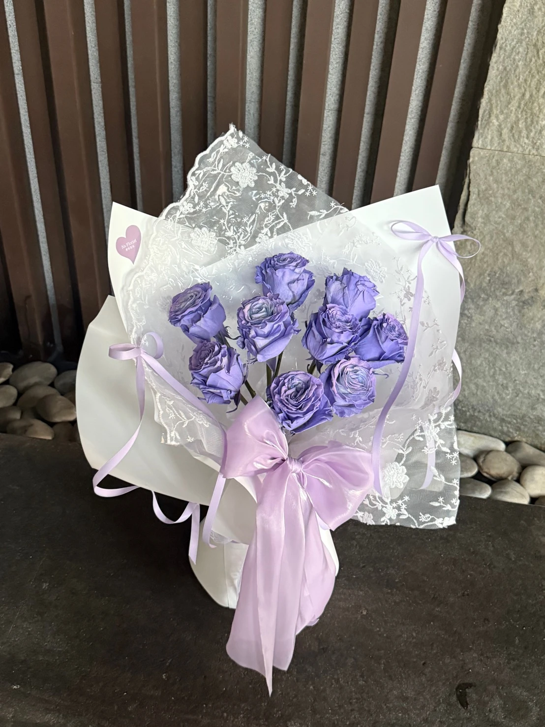 紫玫瑰鮮花蝴蝶花束