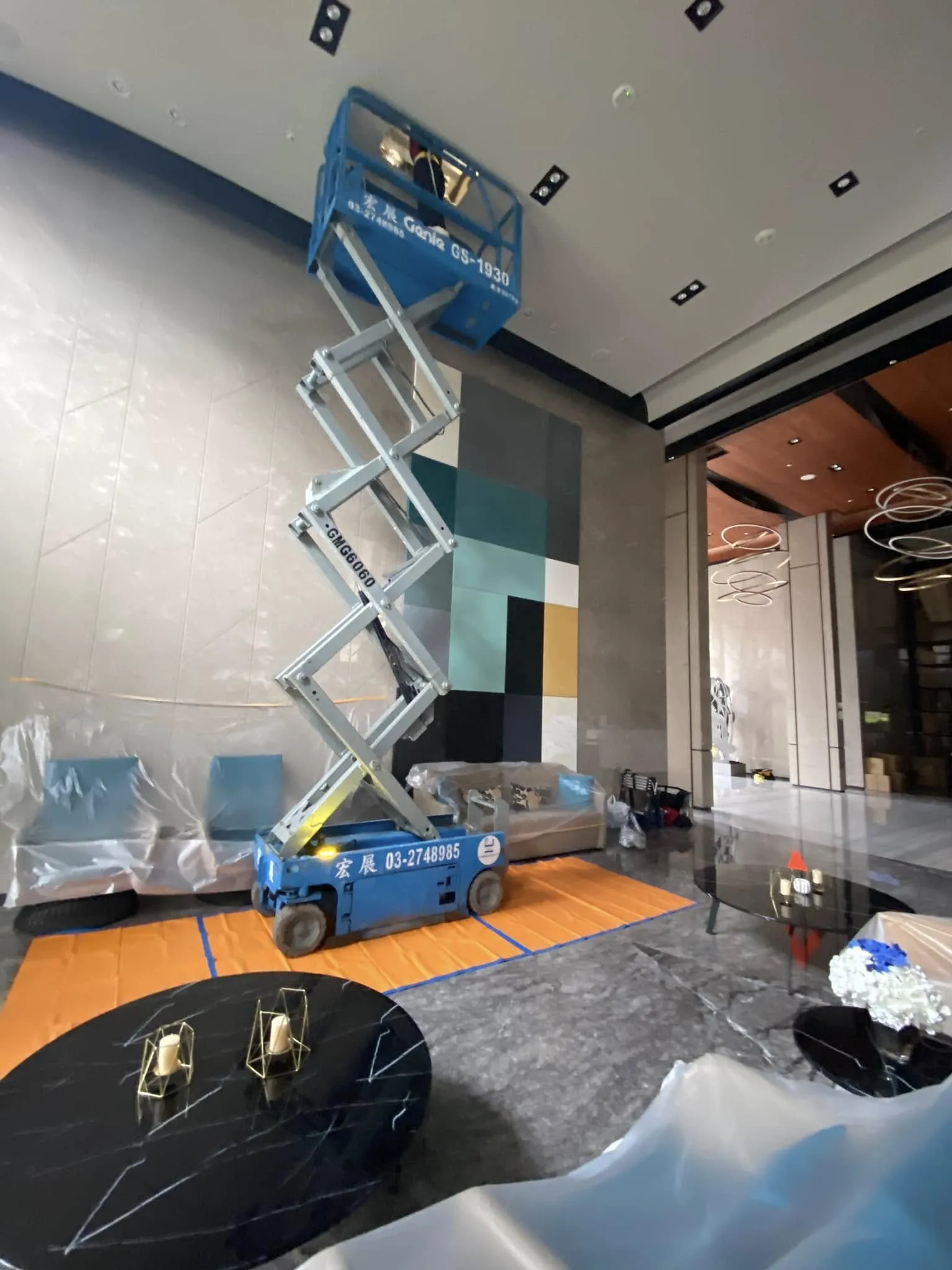 水水工程 ‧ 冷氣清洗現場直擊 挑戰升級 ? 大樓 Lobby 吊隱式冷氣清洗！台北吊隱式清洗