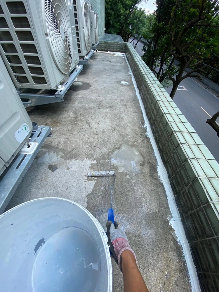 新北某公托幼稚園窗外露台地坪防水