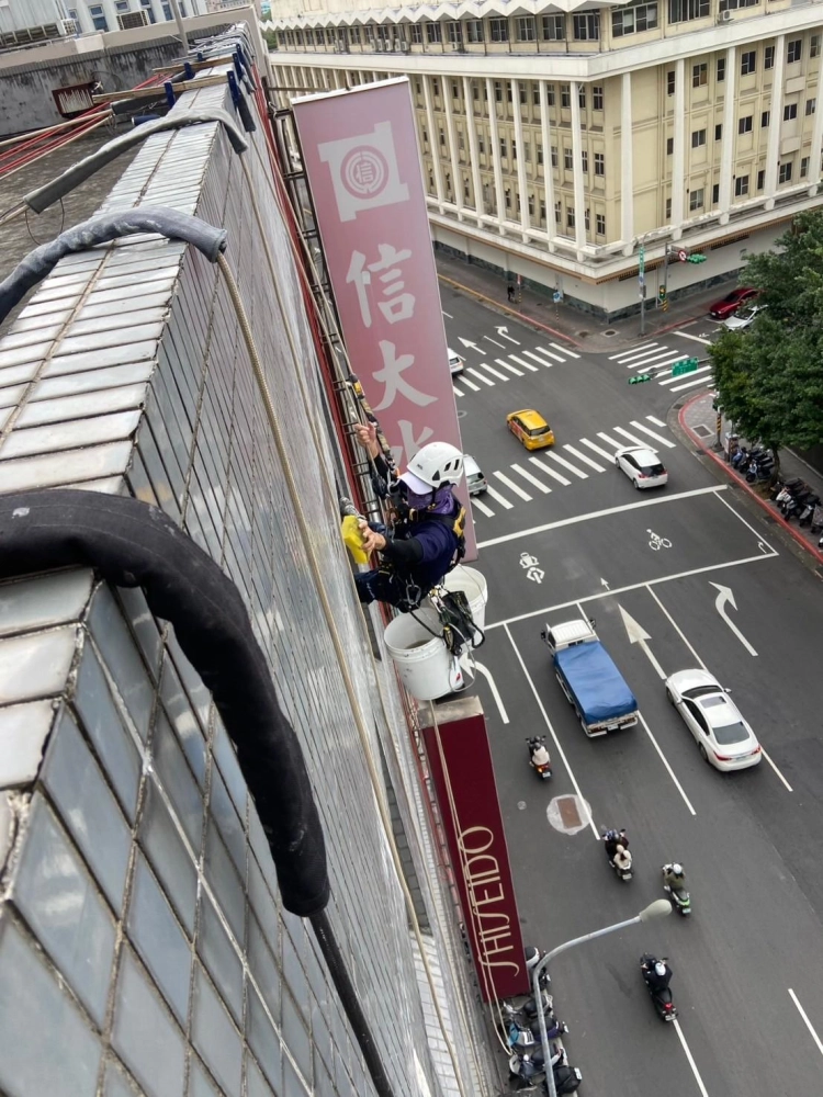 寶慶大樓磁磚修補