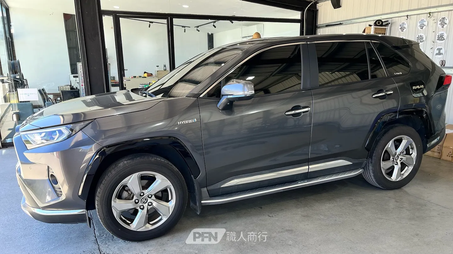 〔Toyota RAV4〕輪拱飾板改裝