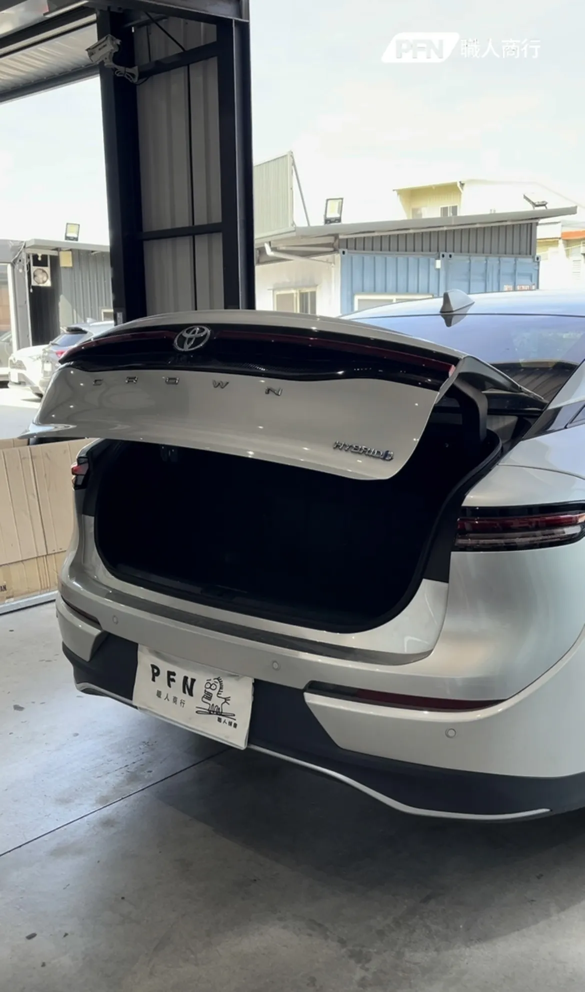 Toyota Crown Crossover 電動尾門＋腳踢感應