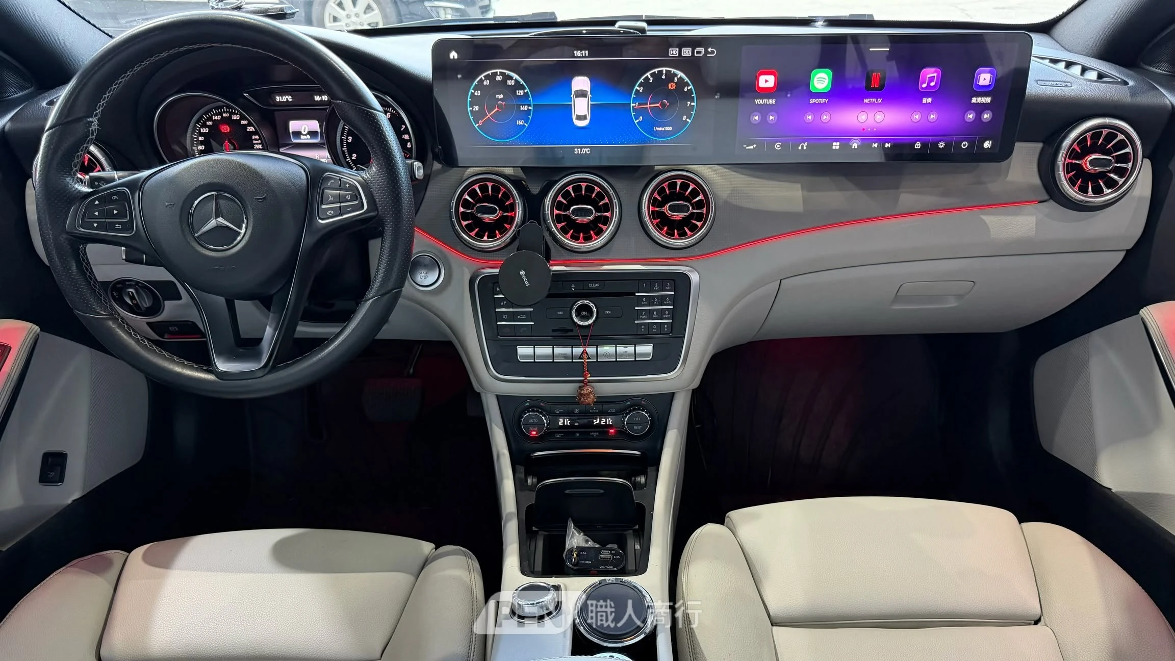 〔Benz CLA〕雙螢幕升級+氣氛燈改裝