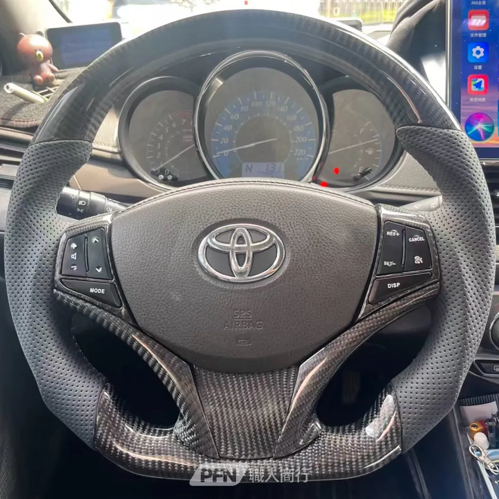TOYOTA Yaris 方向盤