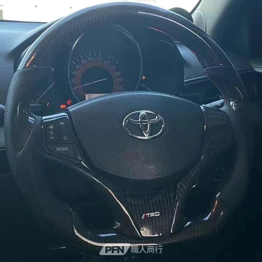 TOYOTA Yaris 方向盤