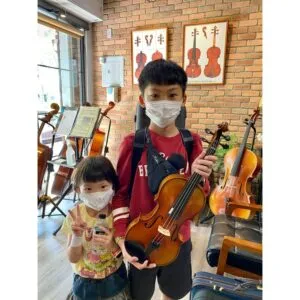 感謝王小姐一家人~「羅馬尼亞歐料小提琴」