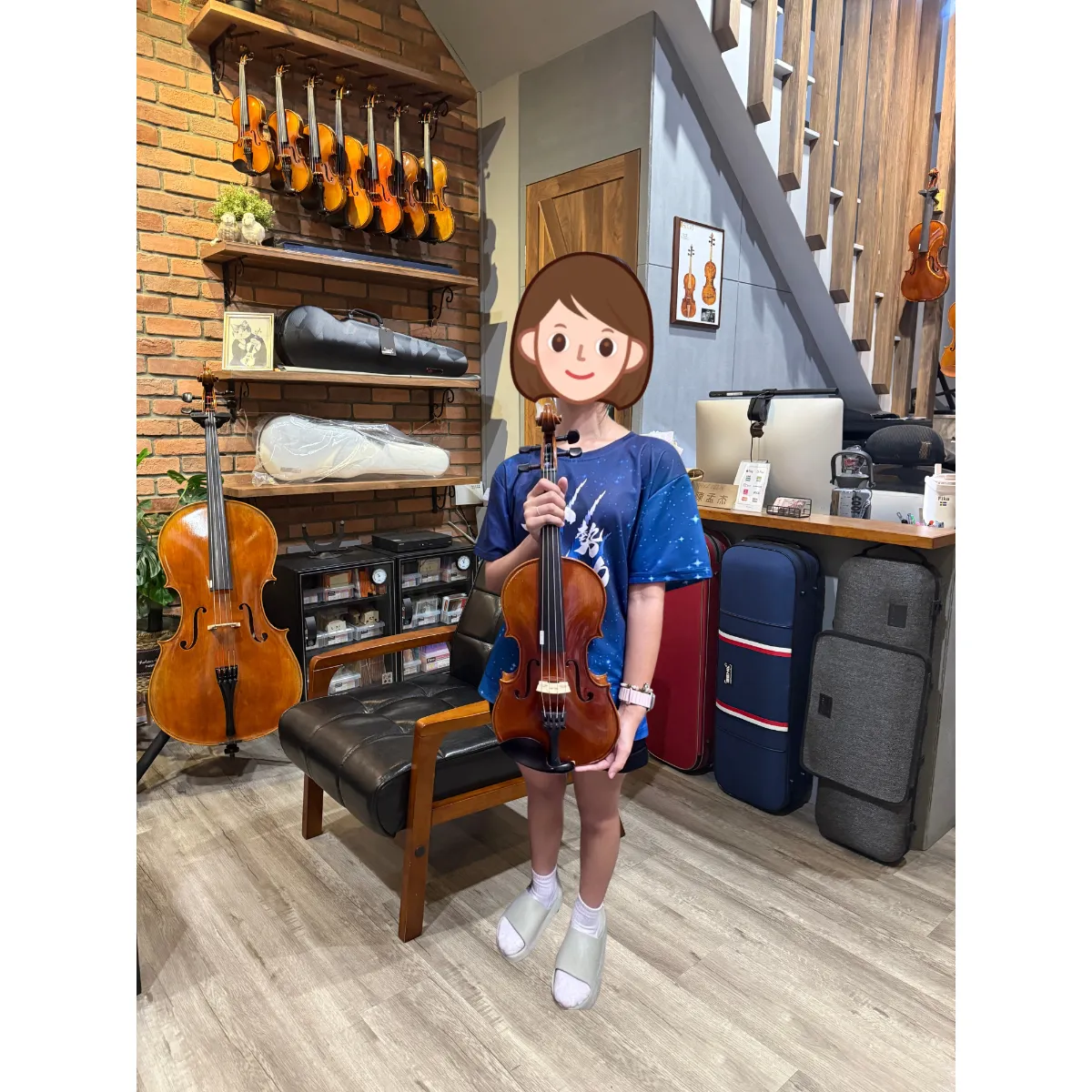 感謝高雄陳小姐，帶女兒前來選購手工中提琴